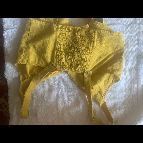 Cute yellow crop top - Picture 4 of 4